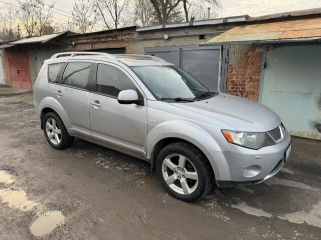 Серый Мицубиси Аутлендер, объемом двигателя 2.4 л и пробегом 330 тыс. км за 9000 $, фото 5 на Automoto.ua