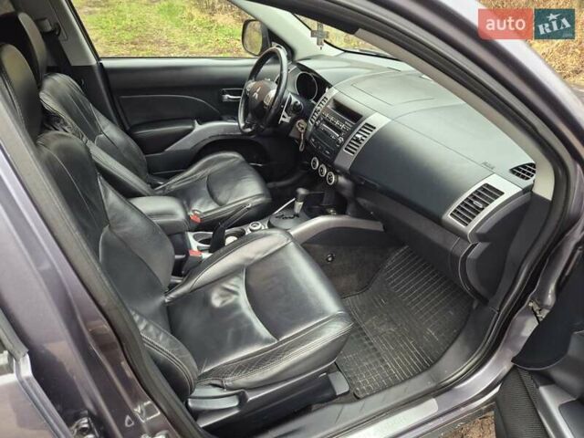 Сірий Міцубісі Аутлендер, об'ємом двигуна 3 л та пробігом 299 тис. км за 9000 $, фото 15 на Automoto.ua