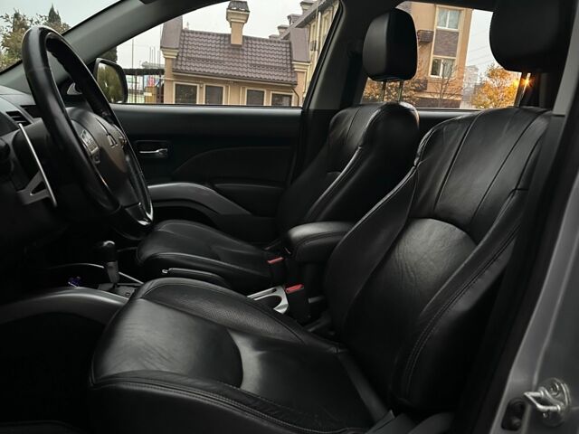 Серый Мицубиси Аутлендер, объемом двигателя 3 л и пробегом 129 тыс. км за 10500 $, фото 10 на Automoto.ua