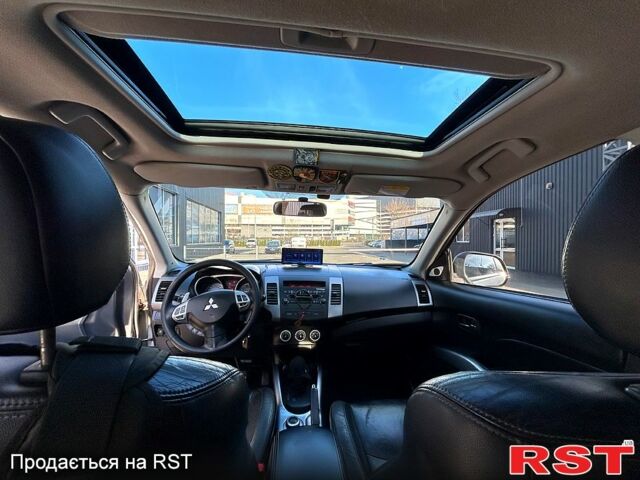 Серый Мицубиси Аутлендер, объемом двигателя 3 л и пробегом 182 тыс. км за 8600 $, фото 10 на Automoto.ua