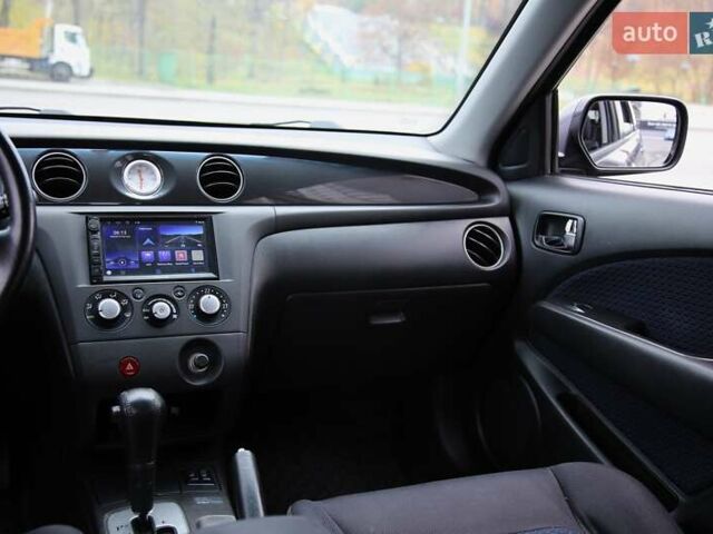 Серый Мицубиси Аутлендер, объемом двигателя 0 л и пробегом 240 тыс. км за 7200 $, фото 12 на Automoto.ua