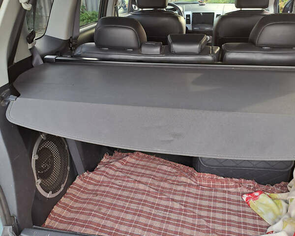 Серый Мицубиси Аутлендер, объемом двигателя 2 л и пробегом 230 тыс. км за 9500 $, фото 8 на Automoto.ua