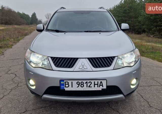 Серый Мицубиси Аутлендер, объемом двигателя 3 л и пробегом 197 тыс. км за 9500 $, фото 8 на Automoto.ua