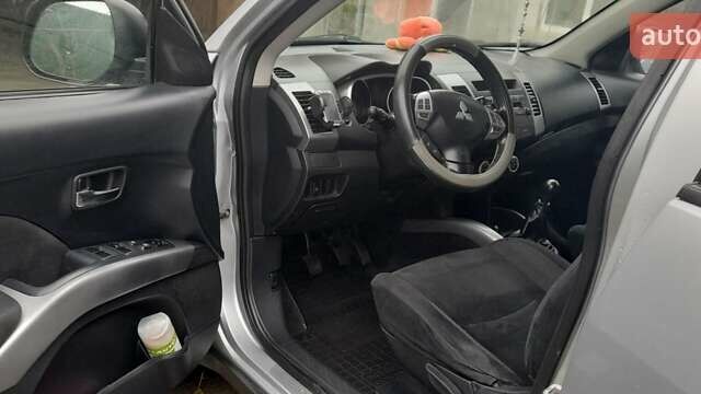 Сірий Міцубісі Аутлендер, об'ємом двигуна 1.97 л та пробігом 197 тис. км за 8999 $, фото 27 на Automoto.ua