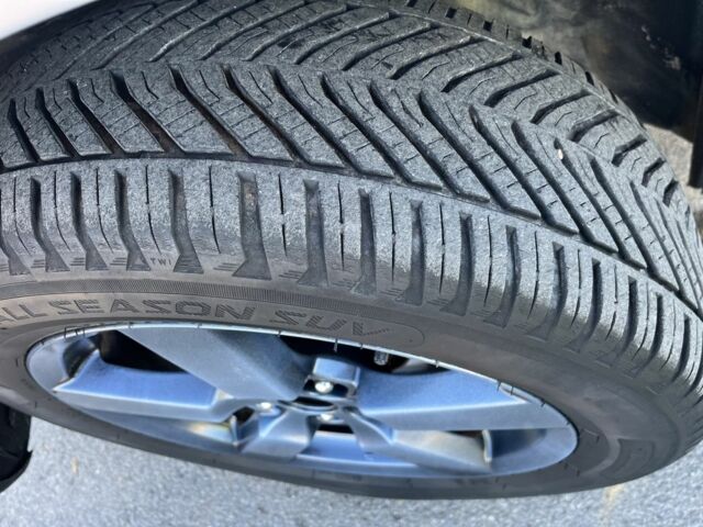 Серый Мицубиси Аутлендер, объемом двигателя 2 л и пробегом 255 тыс. км за 3935 $, фото 5 на Automoto.ua