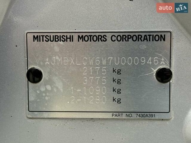 Сірий Міцубісі Аутлендер, об'ємом двигуна 3 л та пробігом 195 тис. км за 9999 $, фото 31 на Automoto.ua