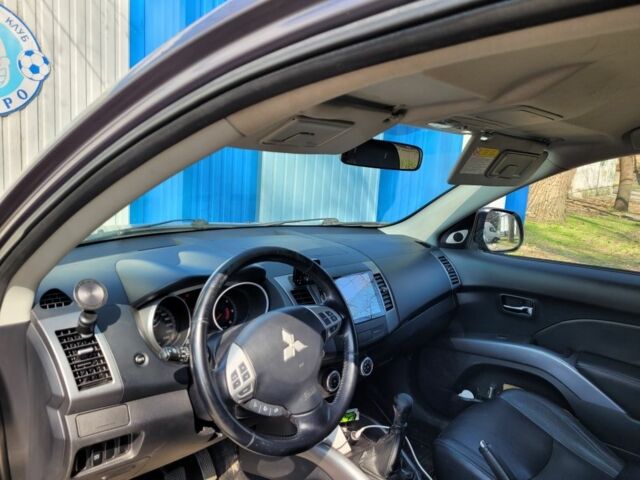 Сірий Міцубісі Аутлендер, об'ємом двигуна 0 л та пробігом 237 тис. км за 4993 $, фото 1 на Automoto.ua