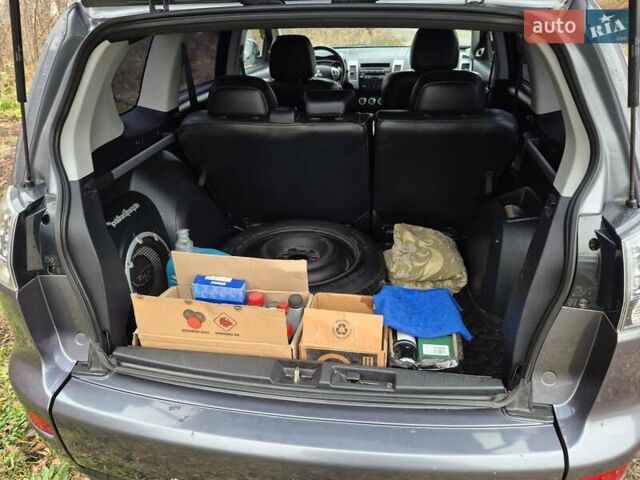 Сірий Міцубісі Аутлендер, об'ємом двигуна 3 л та пробігом 299 тис. км за 9000 $, фото 26 на Automoto.ua