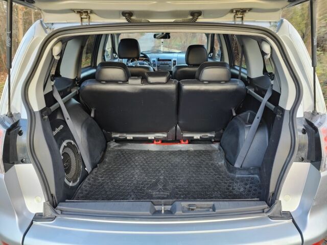 Сірий Міцубісі Аутлендер, об'ємом двигуна 0 л та пробігом 320 тис. км за 4049 $, фото 10 на Automoto.ua