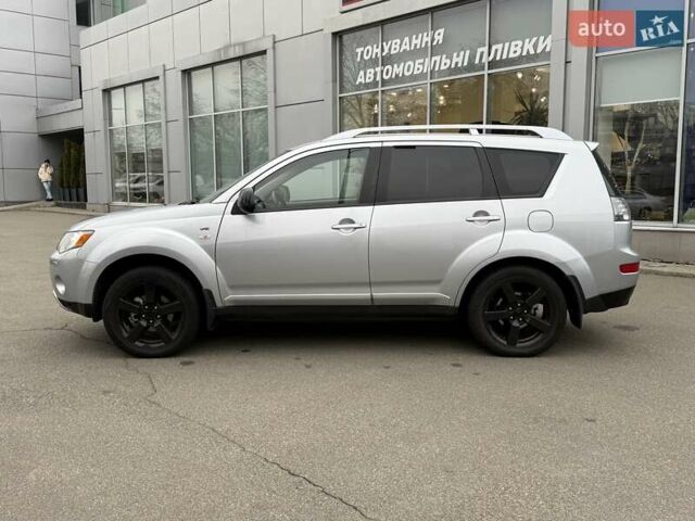 Сірий Міцубісі Аутлендер, об'ємом двигуна 3 л та пробігом 195 тис. км за 9999 $, фото 3 на Automoto.ua