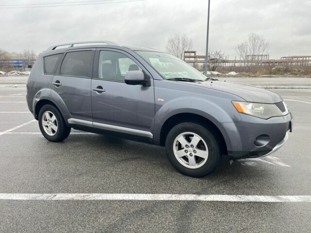 Серый Мицубиси Аутлендер, объемом двигателя 2 л и пробегом 235 тыс. км за 4800 $, фото 2 на Automoto.ua