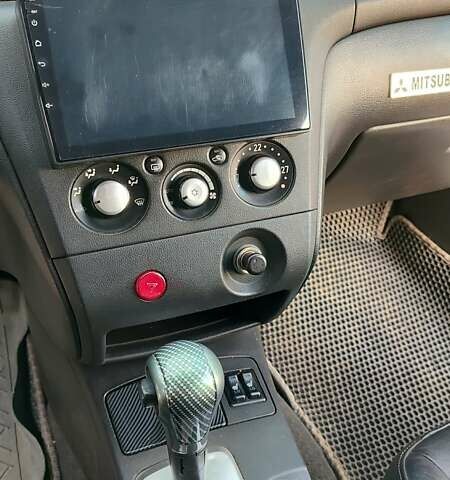 Серый Мицубиси Аутлендер, объемом двигателя 2.38 л и пробегом 189 тыс. км за 7600 $, фото 7 на Automoto.ua