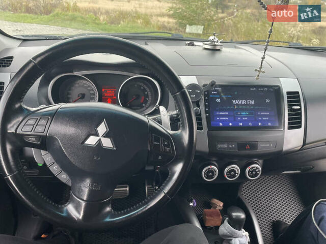 Сірий Міцубісі Аутлендер, об'ємом двигуна 3 л та пробігом 235 тис. км за 8500 $, фото 11 на Automoto.ua