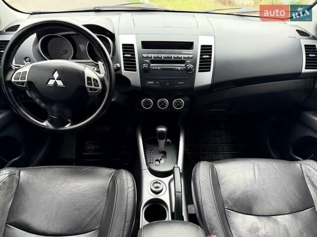 Сірий Міцубісі Аутлендер, об'ємом двигуна 3 л та пробігом 227 тис. км за 8900 $, фото 26 на Automoto.ua