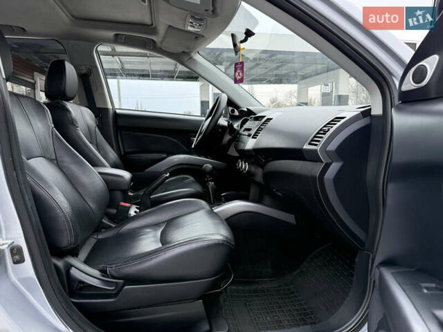 Серый Мицубиси Аутлендер, объемом двигателя 2 л и пробегом 299 тыс. км за 7750 $, фото 28 на Automoto.ua