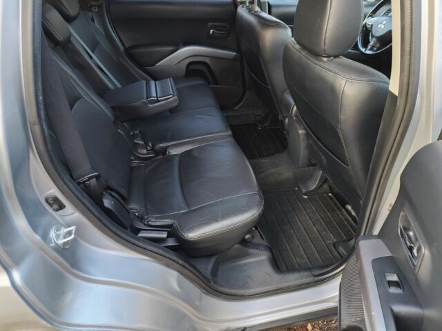 Сірий Міцубісі Аутлендер, об'ємом двигуна 0 л та пробігом 320 тис. км за 4049 $, фото 11 на Automoto.ua