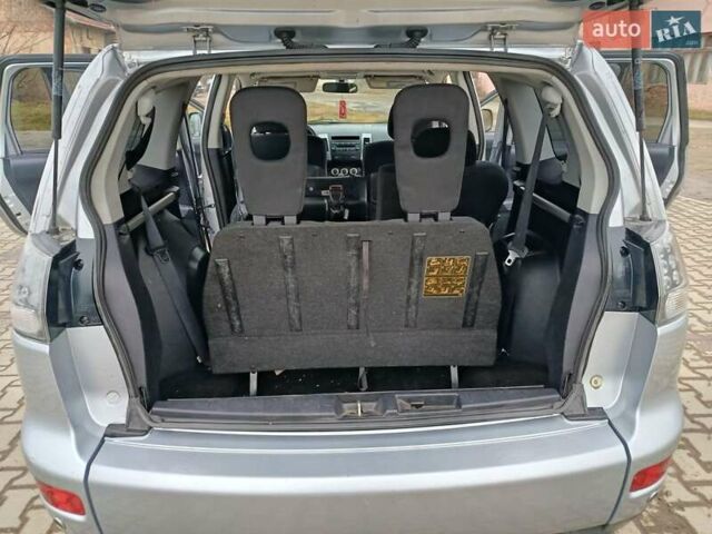 Серый Мицубиси Аутлендер, объемом двигателя 2 л и пробегом 332 тыс. км за 7650 $, фото 24 на Automoto.ua