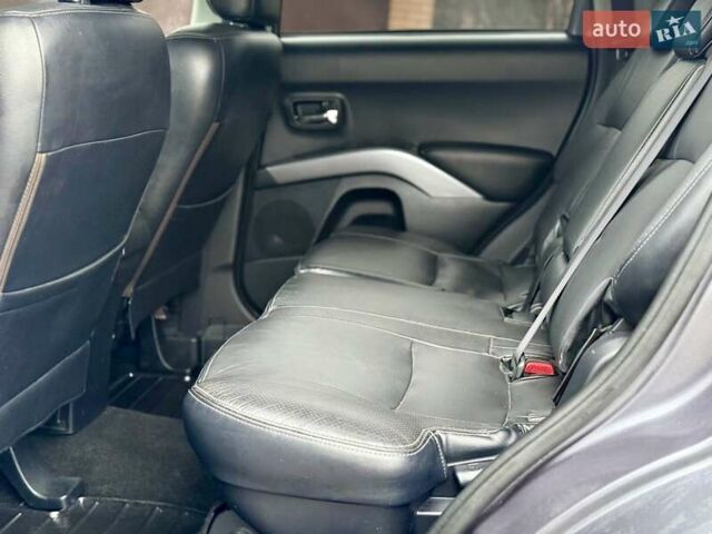 Сірий Міцубісі Аутлендер, об'ємом двигуна 3 л та пробігом 227 тис. км за 8900 $, фото 24 на Automoto.ua
