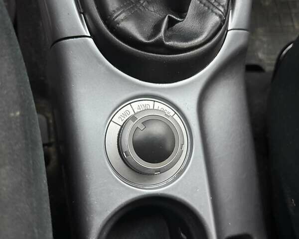 Серый Мицубиси Аутлендер, объемом двигателя 2 л и пробегом 260 тыс. км за 8400 $, фото 11 на Automoto.ua