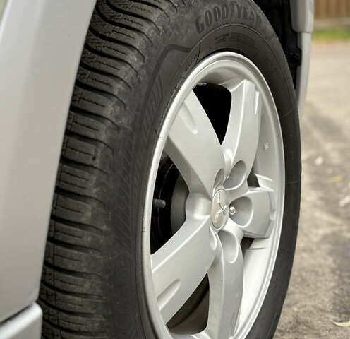 Серый Мицубиси Аутлендер, объемом двигателя 2.38 л и пробегом 238 тыс. км за 7450 $, фото 33 на Automoto.ua