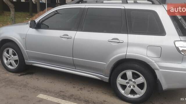 Сірий Міцубісі Аутлендер, об'ємом двигуна 2.38 л та пробігом 200 тис. км за 6550 $, фото 4 на Automoto.ua