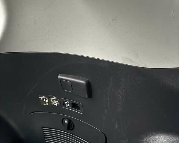 Серый Мицубиси Аутлендер, объемом двигателя 2 л и пробегом 260 тыс. км за 8400 $, фото 18 на Automoto.ua