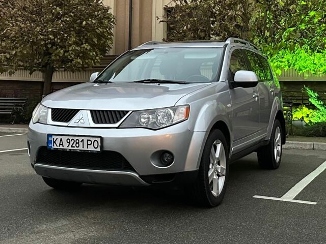 Серый Мицубиси Аутлендер, объемом двигателя 3 л и пробегом 129 тыс. км за 10500 $, фото 4 на Automoto.ua