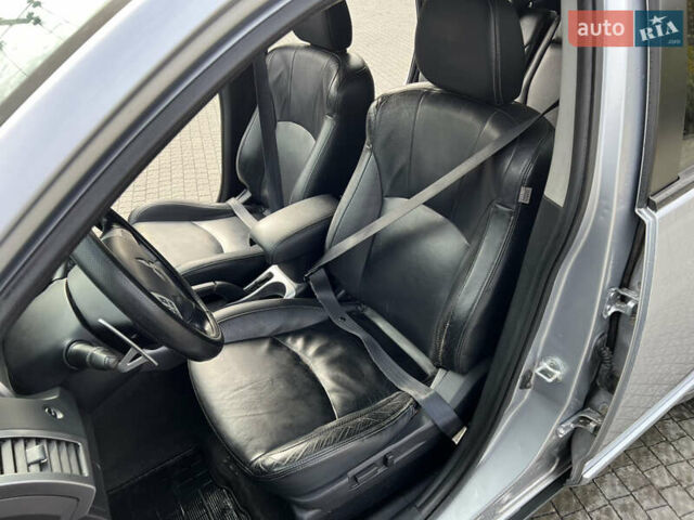 Серый Мицубиси Аутлендер, объемом двигателя 3 л и пробегом 277 тыс. км за 7999 $, фото 18 на Automoto.ua