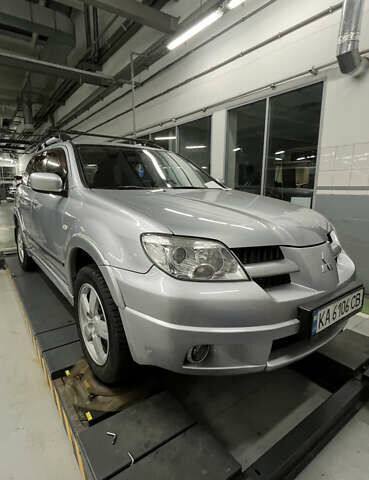 Серый Мицубиси Аутлендер, объемом двигателя 2.38 л и пробегом 238 тыс. км за 7450 $, фото 52 на Automoto.ua