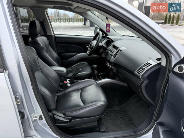 Серый Мицубиси Аутлендер, объемом двигателя 2 л и пробегом 299 тыс. км за 7750 $, фото 27 на Automoto.ua