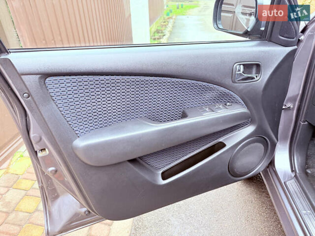 Серый Мицубиси Аутлендер, объемом двигателя 2.4 л и пробегом 240 тыс. км за 6900 $, фото 39 на Automoto.ua