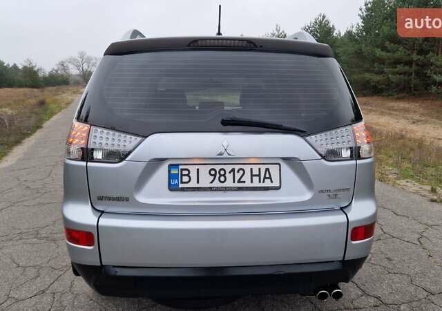 Серый Мицубиси Аутлендер, объемом двигателя 3 л и пробегом 197 тыс. км за 9500 $, фото 5 на Automoto.ua