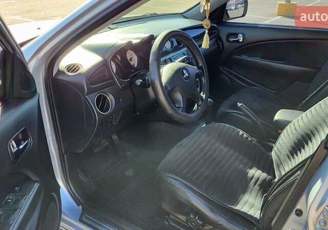 Сірий Міцубісі Аутлендер, об'ємом двигуна 2.4 л та пробігом 260 тис. км за 7300 $, фото 2 на Automoto.ua