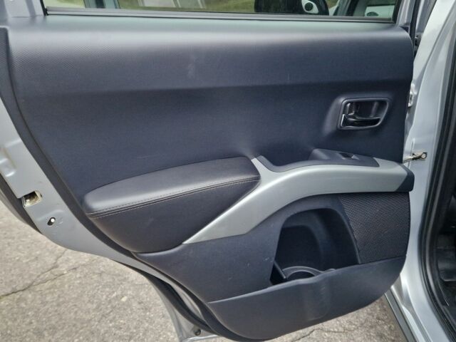 Серый Мицубиси Аутлендер, объемом двигателя 3 л и пробегом 197 тыс. км за 9500 $, фото 9 на Automoto.ua