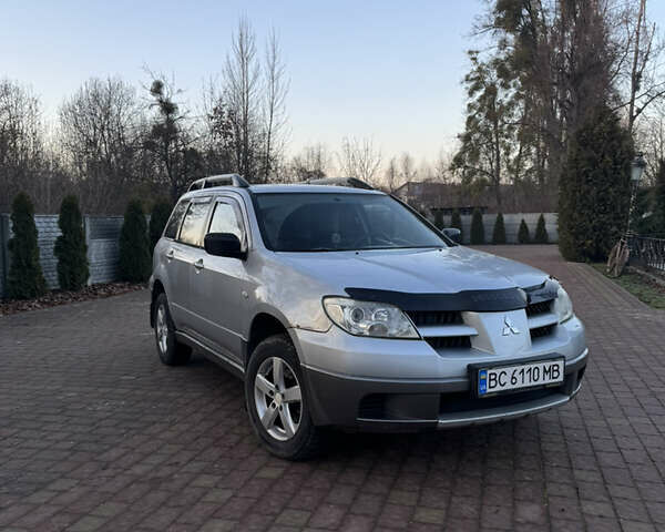 Серый Мицубиси Аутлендер, объемом двигателя 2 л и пробегом 415 тыс. км за 4699 $, фото 2 на Automoto.ua