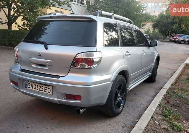 Сірий Міцубісі Аутлендер, об'ємом двигуна 2.4 л та пробігом 260 тис. км за 7300 $, фото 5 на Automoto.ua