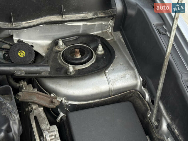 Серый Мицубиси Аутлендер, объемом двигателя 2 л и пробегом 299 тыс. км за 7750 $, фото 45 на Automoto.ua