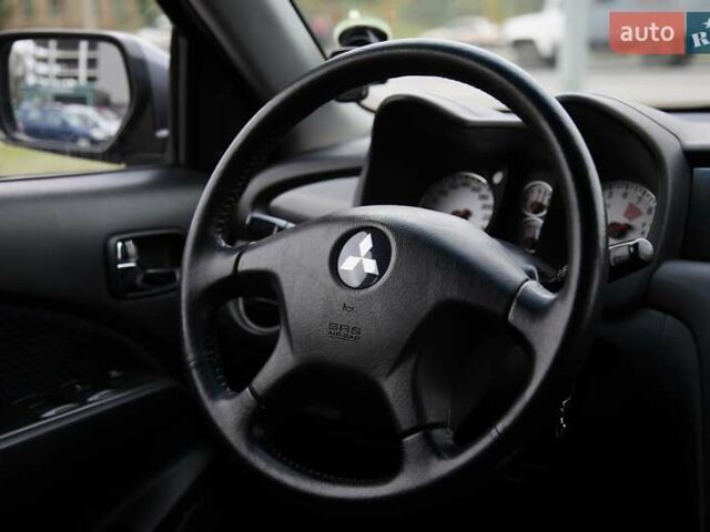 Серый Мицубиси Аутлендер, объемом двигателя 0 л и пробегом 240 тыс. км за 7200 $, фото 14 на Automoto.ua