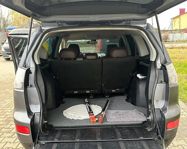 Сірий Міцубісі Аутлендер, об'ємом двигуна 2.36 л та пробігом 380 тис. км за 10000 $, фото 3 на Automoto.ua