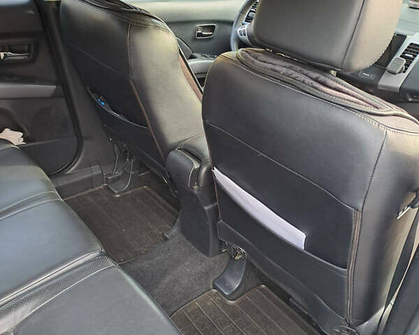 Серый Мицубиси Аутлендер, объемом двигателя 2 л и пробегом 230 тыс. км за 9500 $, фото 7 на Automoto.ua