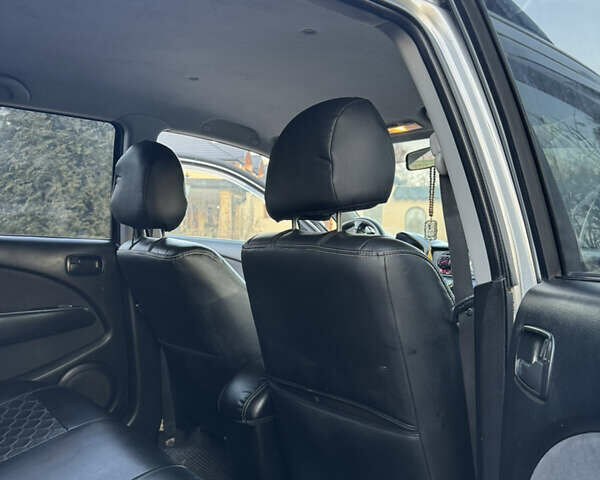 Серый Мицубиси Аутлендер, объемом двигателя 2 л и пробегом 415 тыс. км за 4699 $, фото 7 на Automoto.ua