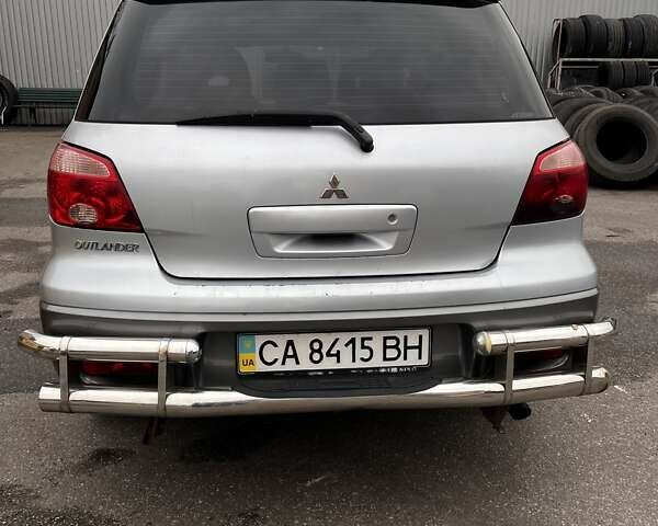 Сірий Міцубісі Аутлендер, об'ємом двигуна 2 л та пробігом 332 тис. км за 6200 $, фото 18 на Automoto.ua