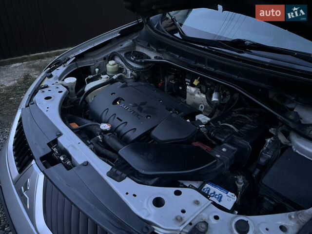 Серый Мицубиси Аутлендер, объемом двигателя 2.4 л и пробегом 236 тыс. км за 7600 $, фото 46 на Automoto.ua