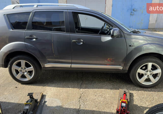 Серый Мицубиси Аутлендер, объемом двигателя 1.97 л и пробегом 260 тыс. км за 10900 $, фото 19 на Automoto.ua