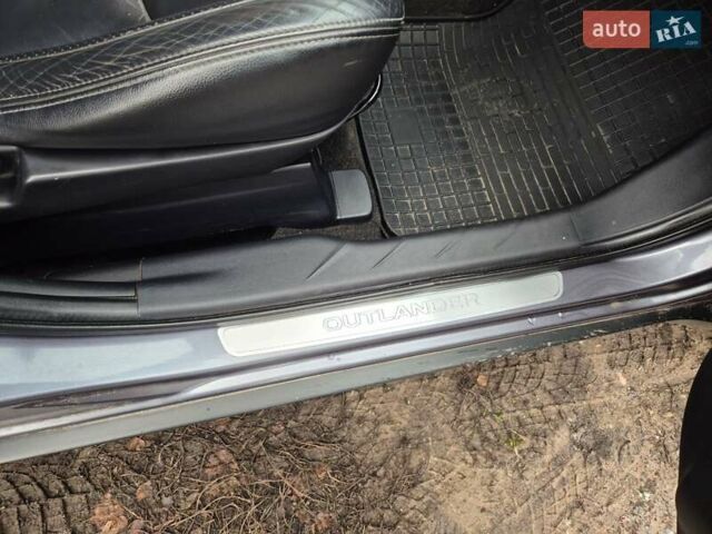 Сірий Міцубісі Аутлендер, об'ємом двигуна 3 л та пробігом 299 тис. км за 9000 $, фото 22 на Automoto.ua