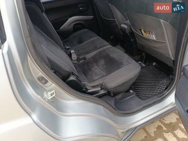 Серый Мицубиси Аутлендер, объемом двигателя 2 л и пробегом 332 тыс. км за 7650 $, фото 13 на Automoto.ua
