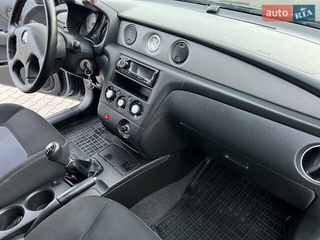 Сірий Міцубісі Аутлендер, об'ємом двигуна 2 л та пробігом 192 тис. км за 6400 $, фото 38 на Automoto.ua