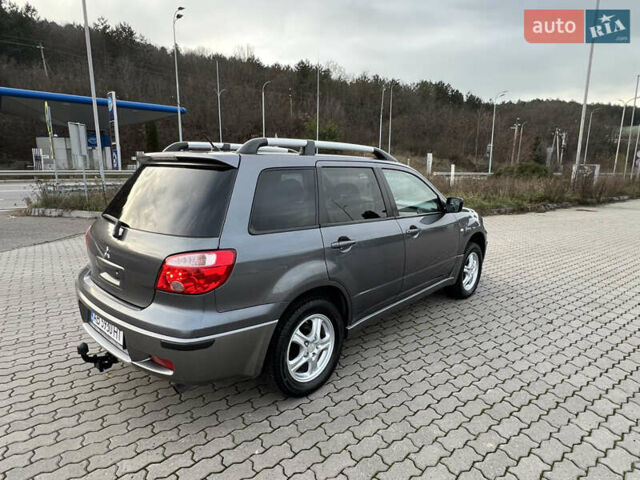 Сірий Міцубісі Аутлендер, об'ємом двигуна 2 л та пробігом 192 тис. км за 6400 $, фото 4 на Automoto.ua