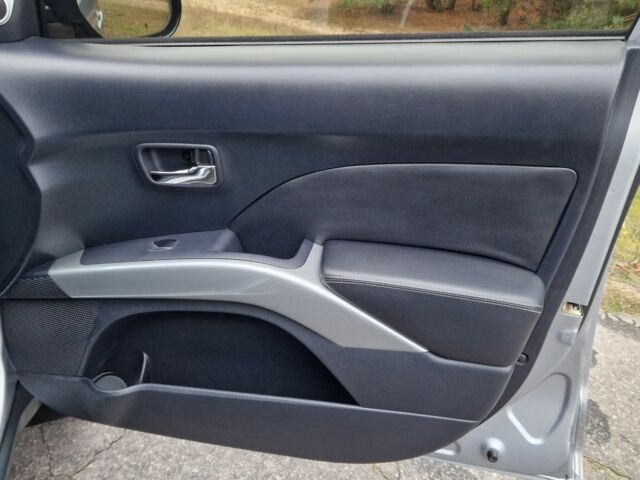 Серый Мицубиси Аутлендер, объемом двигателя 3 л и пробегом 197 тыс. км за 9500 $, фото 11 на Automoto.ua