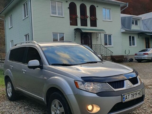 Серый Мицубиси Аутлендер, объемом двигателя 2 л и пробегом 320 тыс. км за 7500 $, фото 2 на Automoto.ua